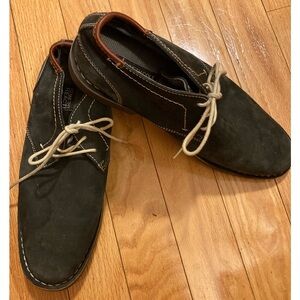 Kenneth Cole Reaction Navy and Tan Desert Sun Chukka Boots, Size 11.5